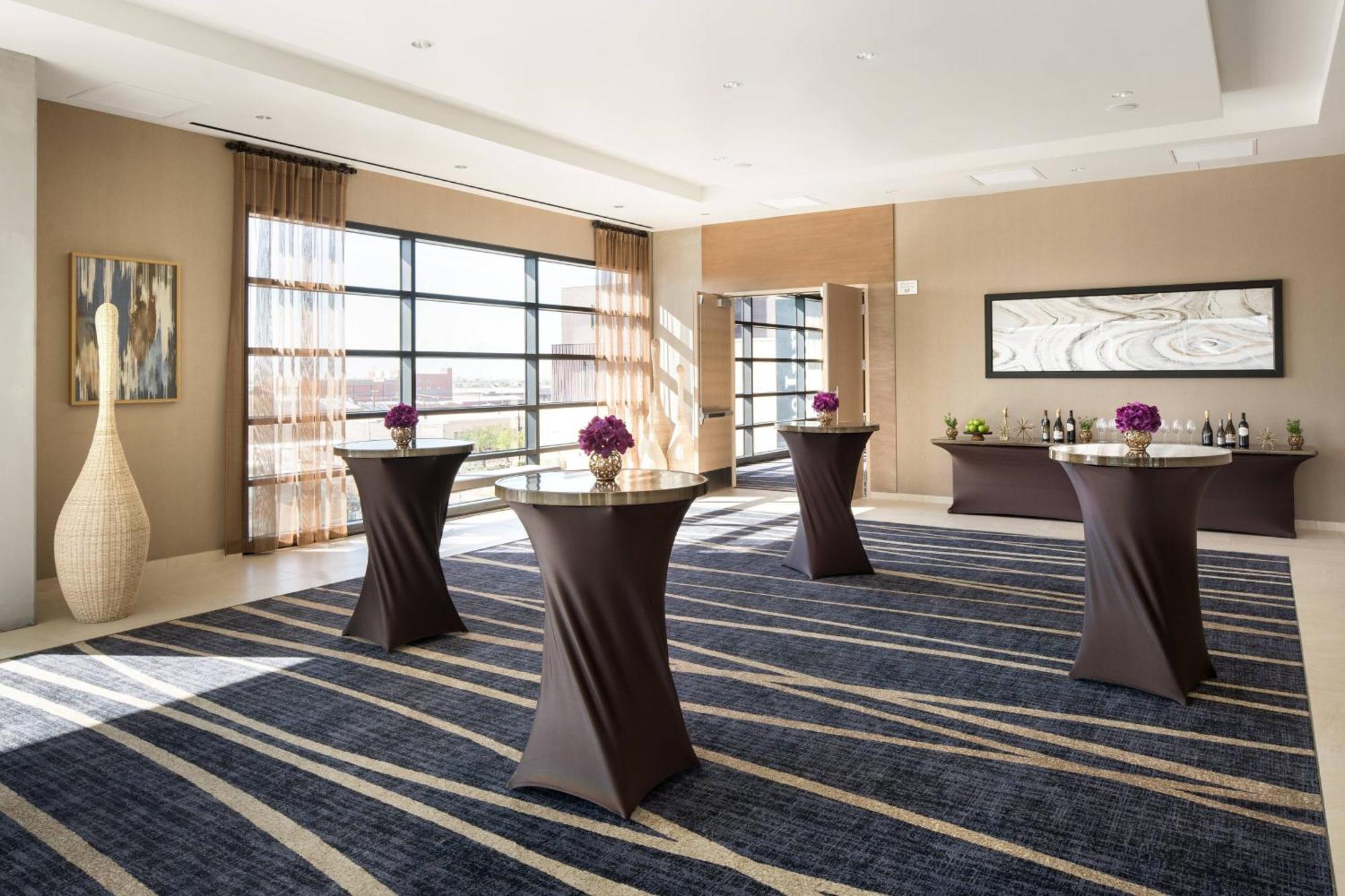 Courtyard By Marriott Downtown Hotel Phoenix