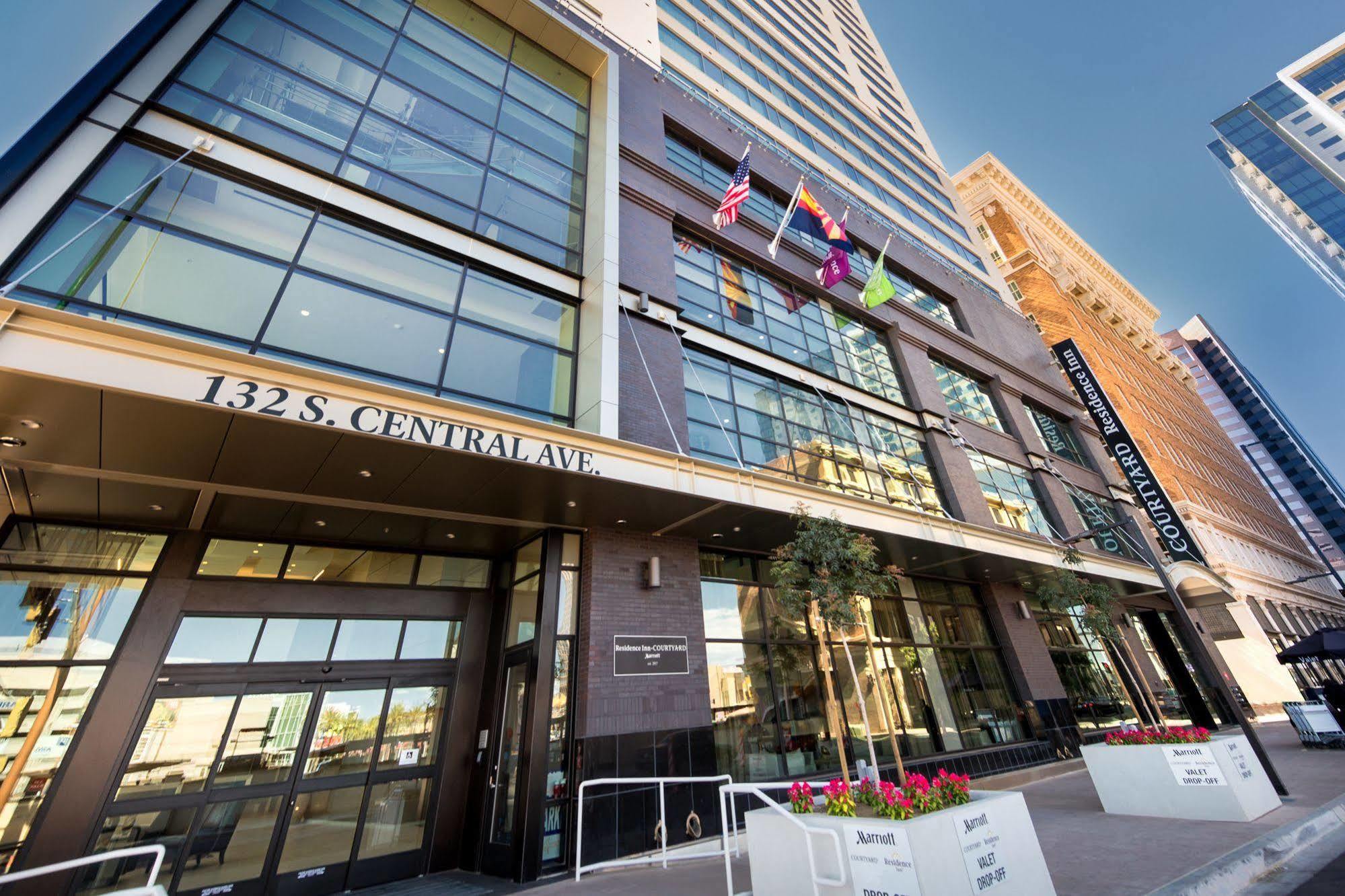 Courtyard By Marriott Downtown Hotel Phoenix