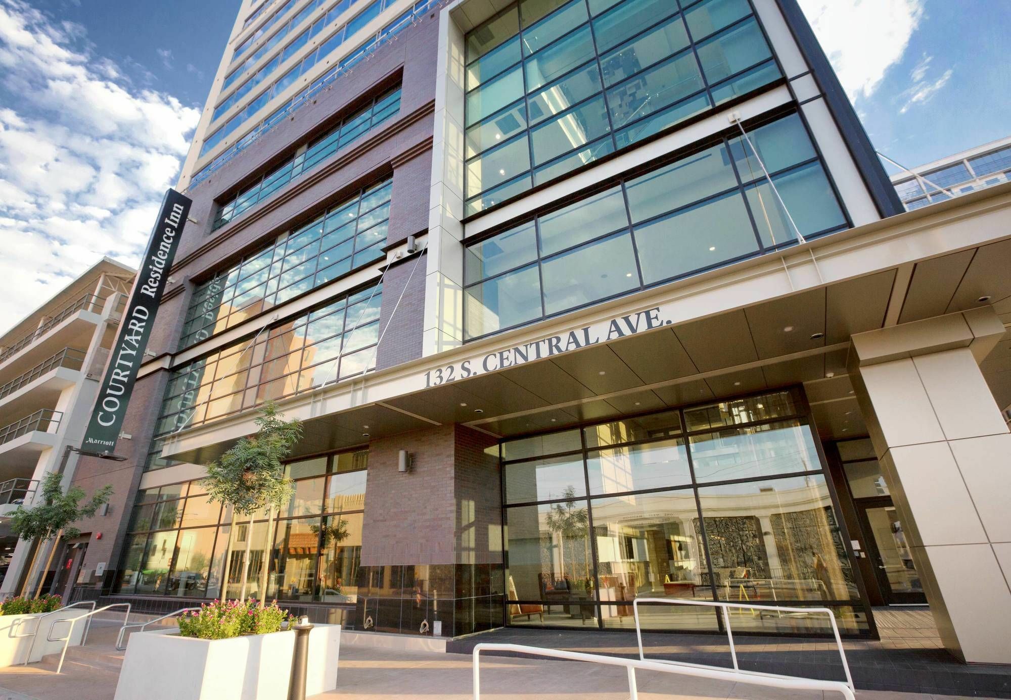 Courtyard By Marriott Downtown 3*