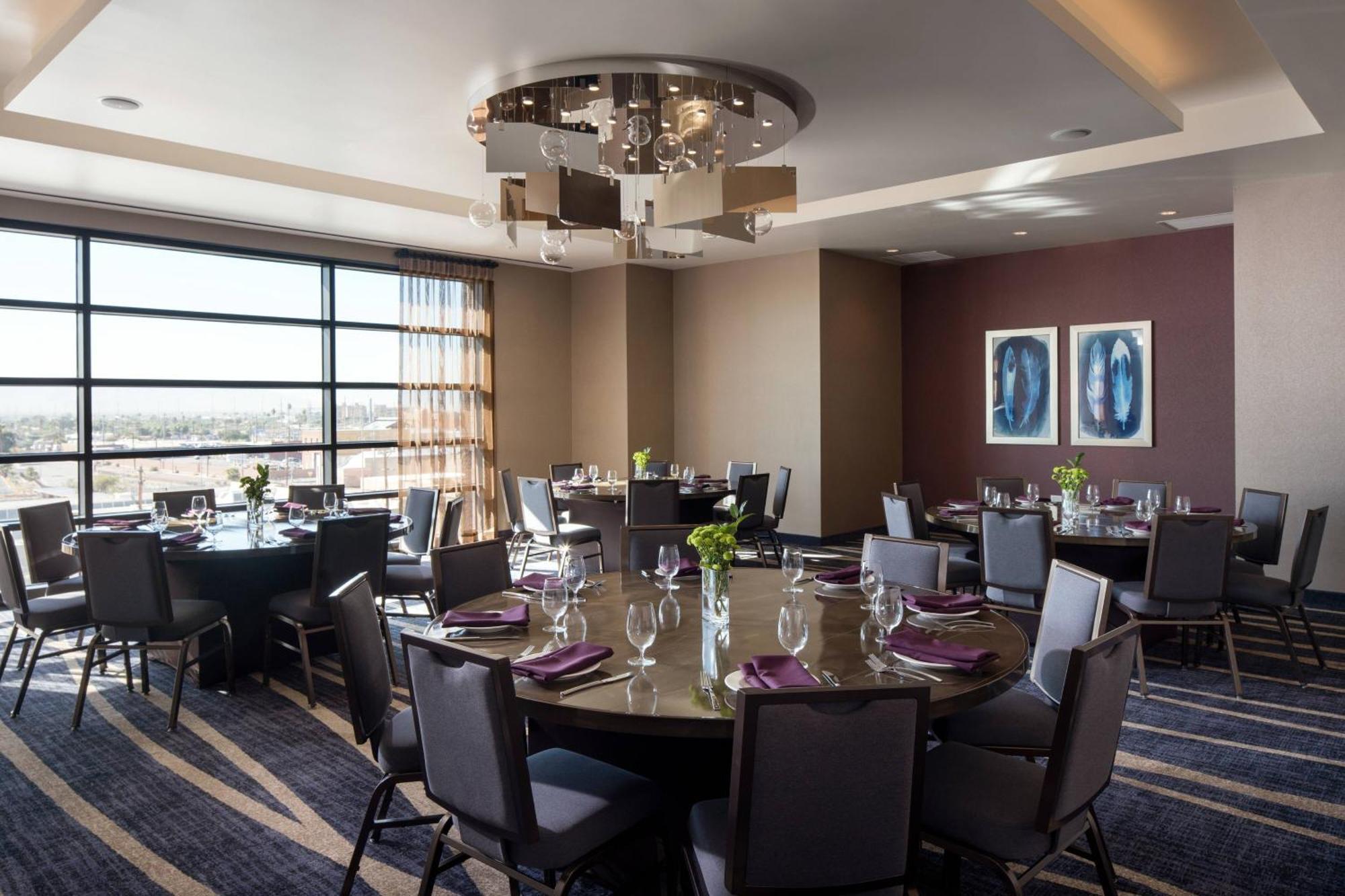 Courtyard By Marriott Downtown 3*